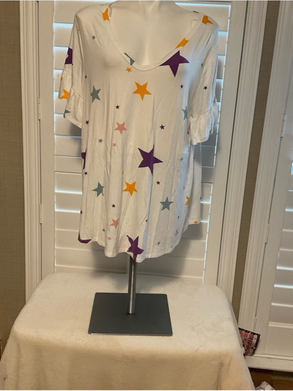 Emerald White Star-Print Ruffle Sleeve Tunic with Multicolor Stars